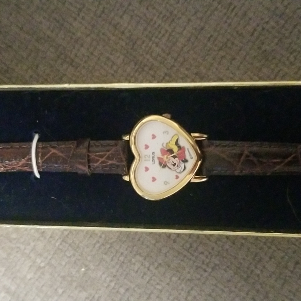 Vintage Minnie Mouse Disney Lorus heart watch